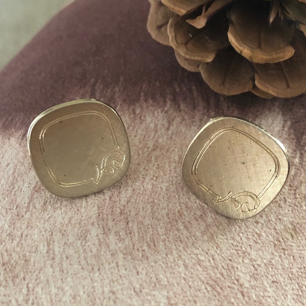 Vintage men’s Swank etched gold cuff links